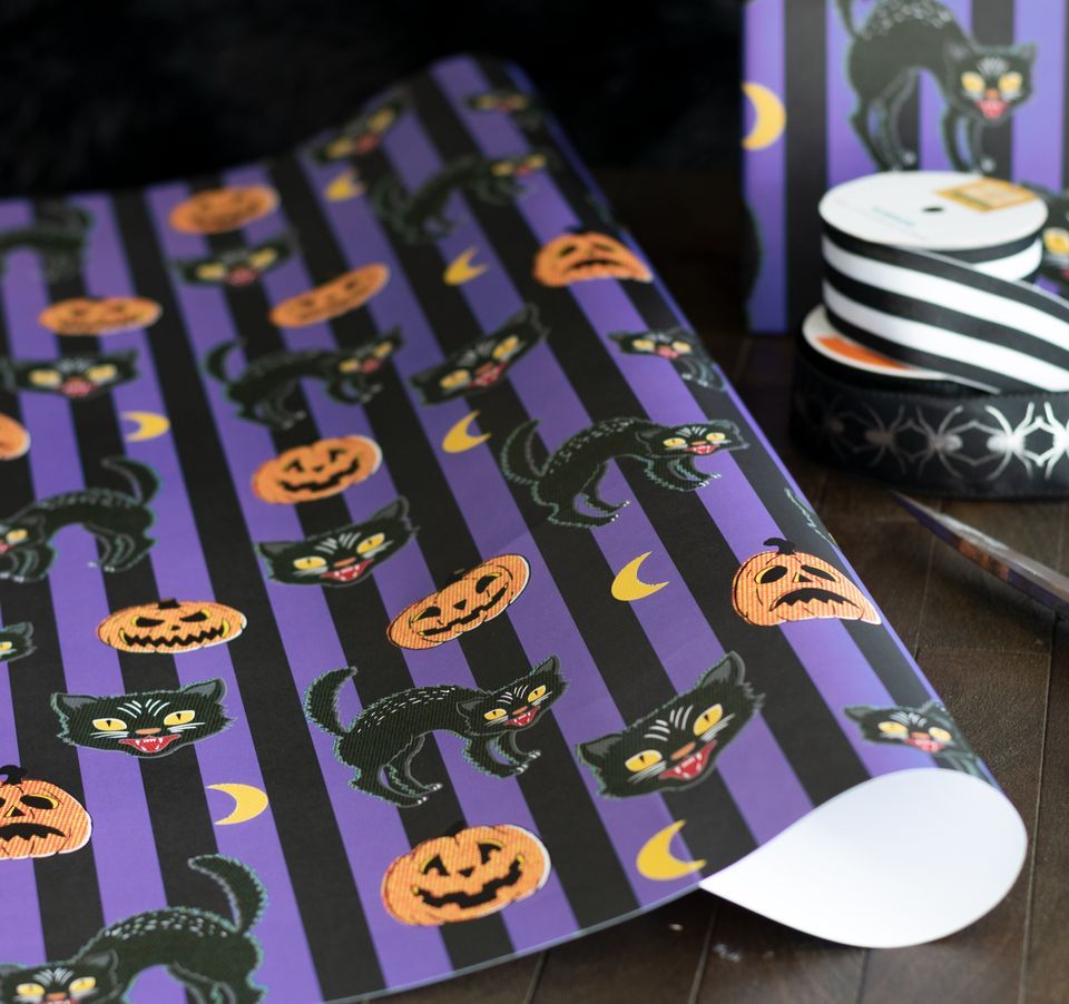 Black Cat and Pumpkin Vintage Halloween Gift Wrap